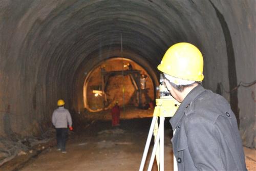 �y(c��)�L����