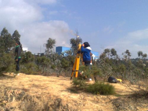 �y�L����