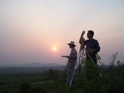 �y�L����