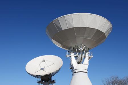 �y�L����